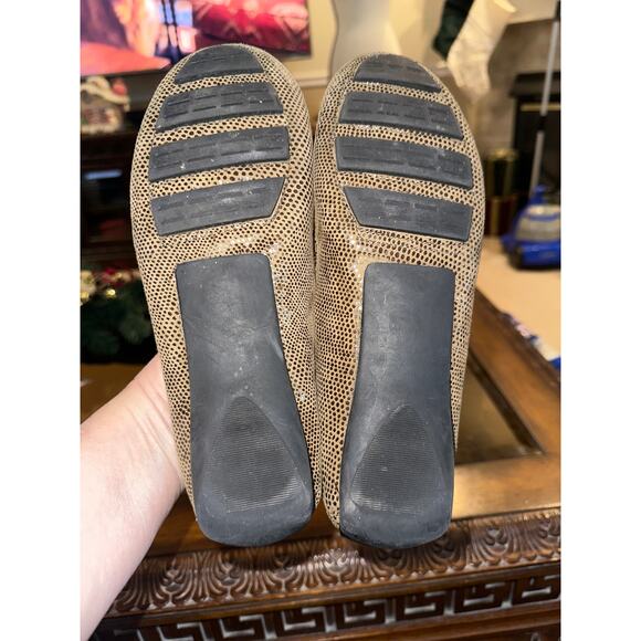 ⭐️ Women’s Vaneli Shiny Tan Driving Loafers. Size 6.5. Preppy Casual. Everyday - Picture 5 of 5